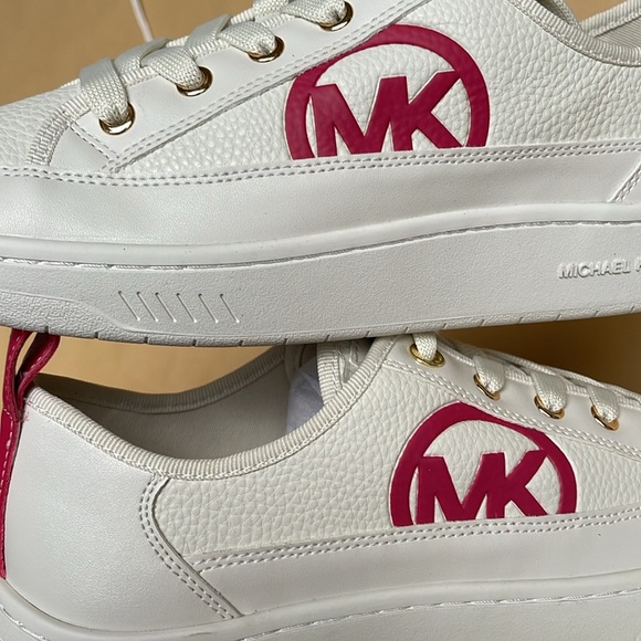 MICHAEL KORS SHEA LACE UP FAUX LEATHER
49R4SHFS1L
ELECTRIC PINK
Fashion Sneakers - Picture 14 of 16